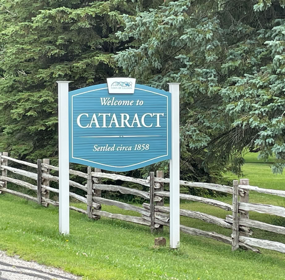 Picture of the hamlet of Cataract's welcome sign
